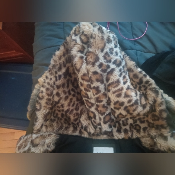 Forever 21 warm and cozy jacket - Picture 3 of 16